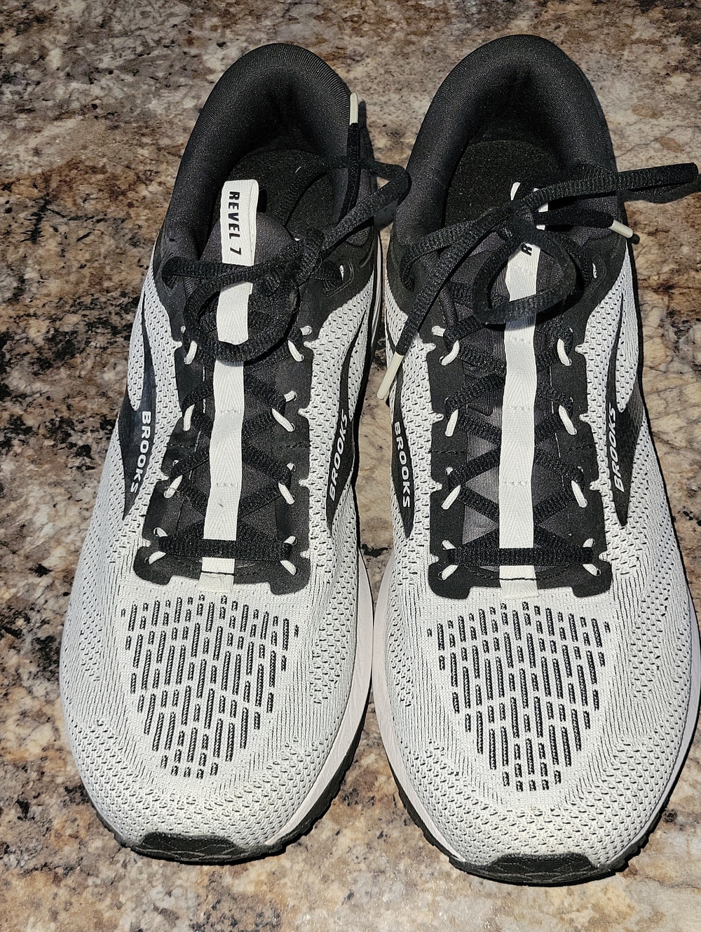 Brooks Revel 7 Men's Running Shoes - White & Black